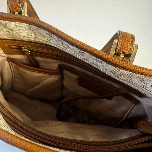Michael Kors Cream and Brown Signature Tote - Picture 5 of 9